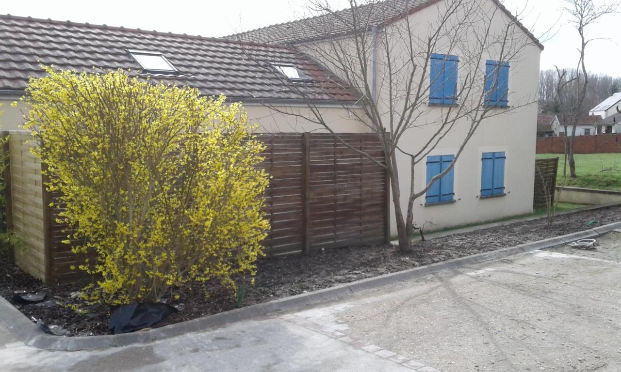 Les Champs Apartment Cernoy-en-Berry Exterior photo
