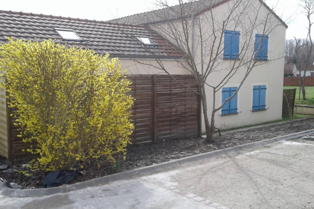 Les Champs Apartment Cernoy-en-Berry Exterior photo